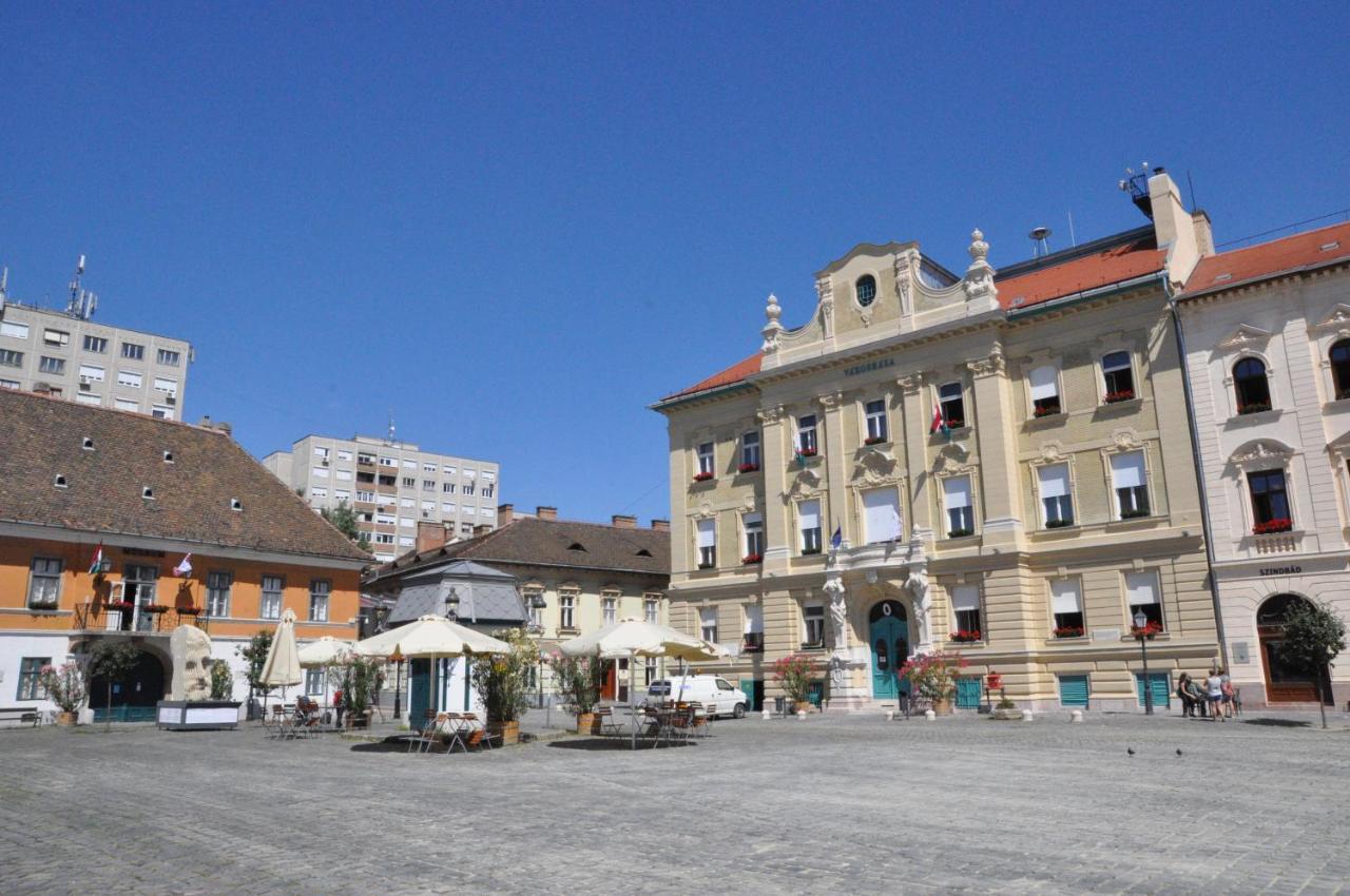 Stylish Historic Flat For 4 In Heart Of Oldbuda 布达佩斯 外观 照片