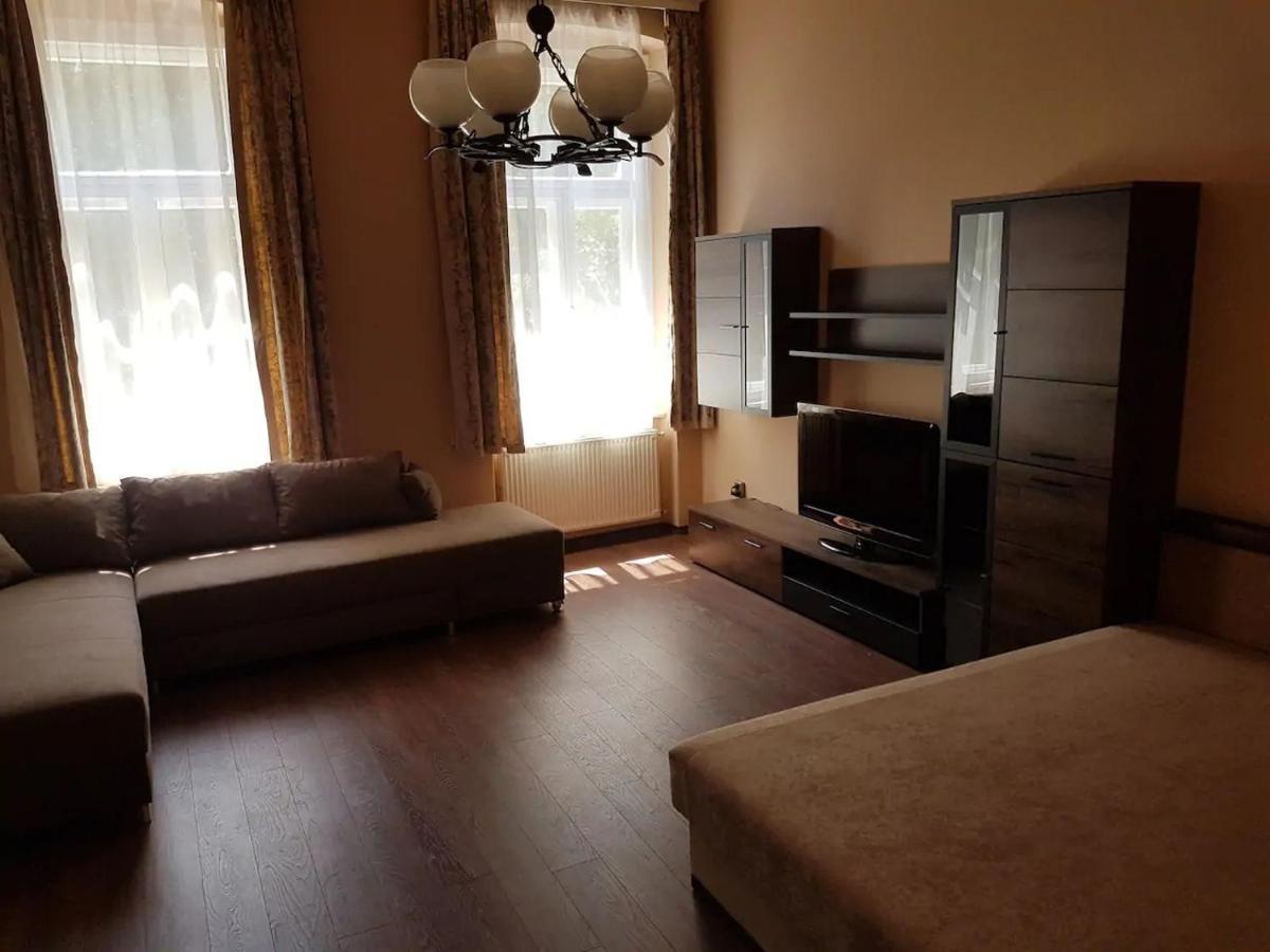 Stylish Historic Flat For 4 In Heart Of Oldbuda 布达佩斯 外观 照片