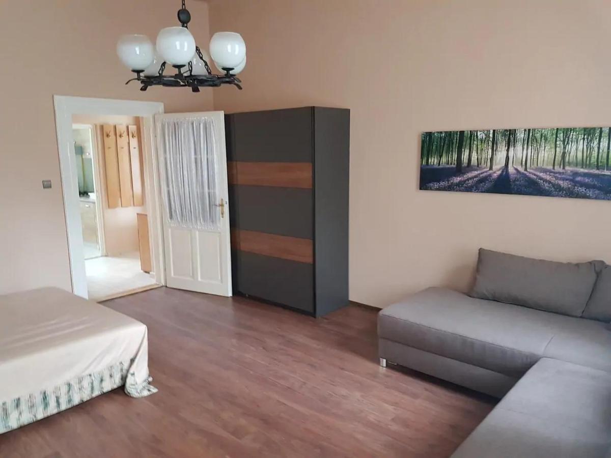 Stylish Historic Flat For 4 In Heart Of Oldbuda 布达佩斯 外观 照片
